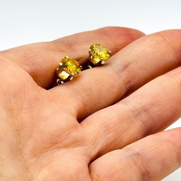 New Pale Yellow Round CZ Stud Earrings - Picture 3 of 7